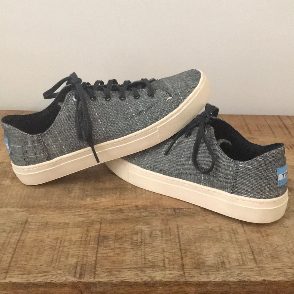 Toms sneakers